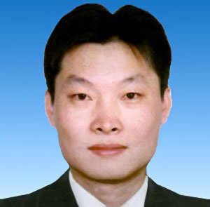 副高级职称2人