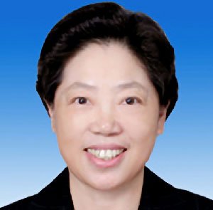 医生副高级及以上职称人员12名