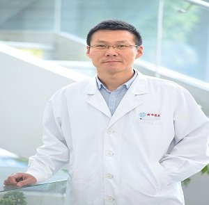 在职医护人员70人